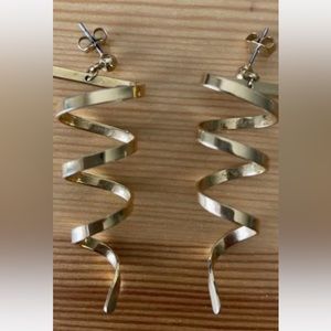 Vintage Avon dangle gold spiral earrings